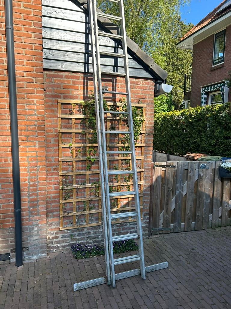 2x 14 sporten aluminium ladder, Gebruikt, Ophalen of Verzenden, Ladder, Opvouwbaar of Inschuifbaar