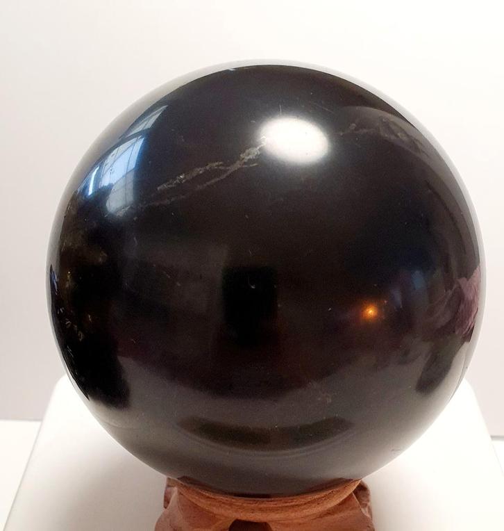 Echte Grote Shungiet bol bijna 11 cm 1,5 kilo!, Verzamelen, Mineralen en Fossielen, Mineraal, Verzenden