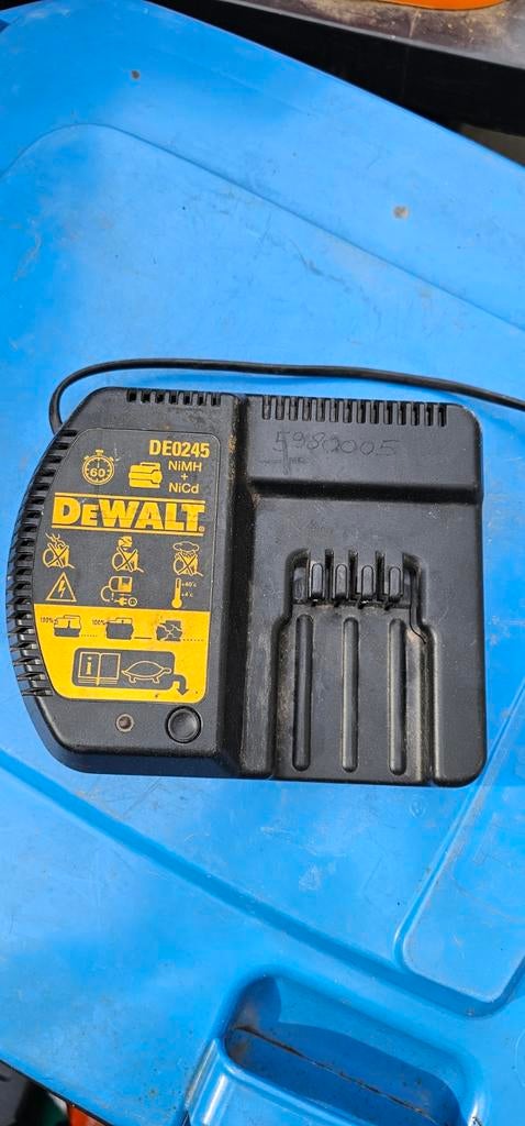 DeWalt acculader DE0245 NiMH + NiCd, Ophalen of Verzenden