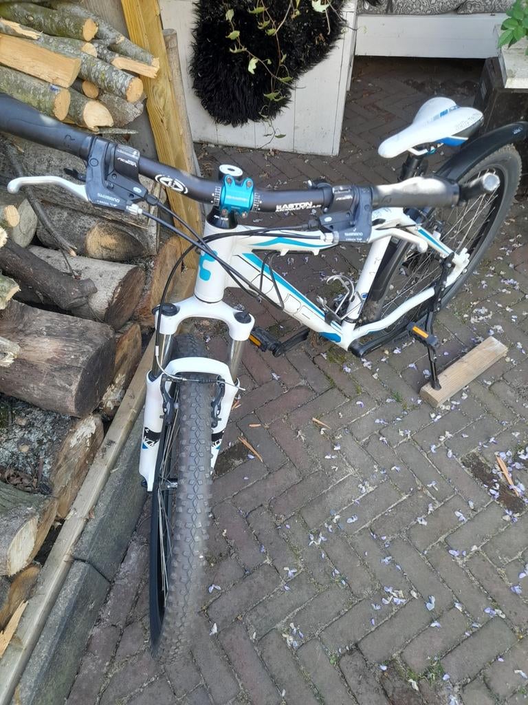 Cube Access Dames MTB met verende voorvork en Acera groep, Fietsen en Brommers, Fietsen | Mountainbikes en ATB, Gebruikt, Hardtail