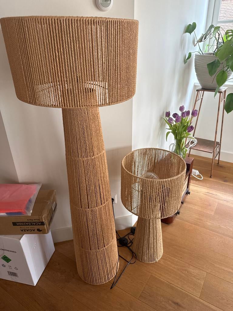 Set van 2 rotan lampen - vloerlamp en tafellamp, Ophalen, Zo goed als nieuw, Overige materialen, 150 tot 200 cm