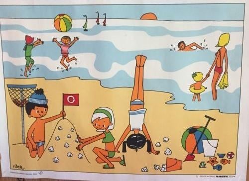 Vintage Dijkstra educatieve schoolposter ‘ Strandplezier’, 1960 tot 1980, Ophalen of Verzenden, Zo goed als nieuw, Prent