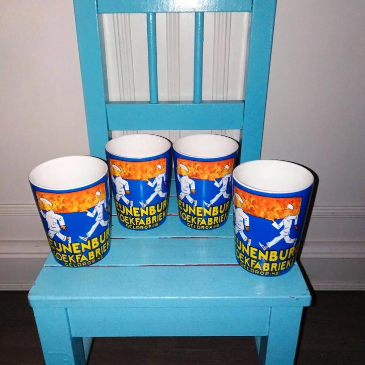 Peijnenburg bekers blauw 4 stuks, Huis en Inrichting, Keuken | Servies, Gebruikt, Glas of Glazen, Overige stijlen, Aardewerk, Ophalen
