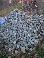 Portugees graniet klinkers 90x90-110x110mm, ca. 35m², Ophalen