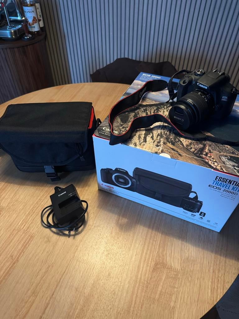 Canon EOS 2000D Spiegelreflexcamera met EF-S 18-55mm lens, Spiegelreflex, Canon, Ophalen of Verzenden, Zo goed als nieuw