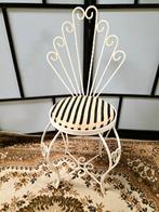 Vintage 1960 Wrought Iron Peacock /  Fan-back Chair, Huis en Inrichting, Stoelen, Gebruikt, Wit, Ophalen of Verzenden, Stof