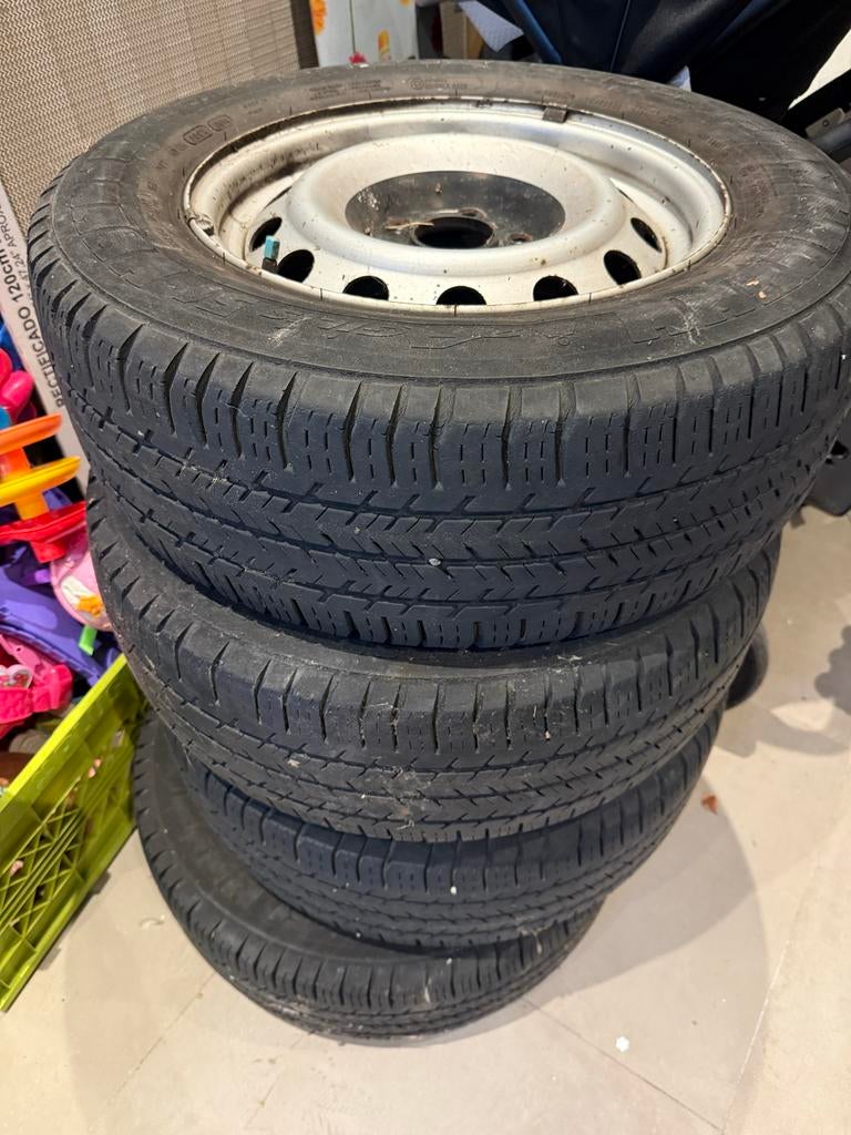 Banden 215/65/R15 met stalen velgen Peugeot Expert (2014), Auto-onderdelen, Ophalen, 16 inch, Banden en Velgen, Zomerbanden