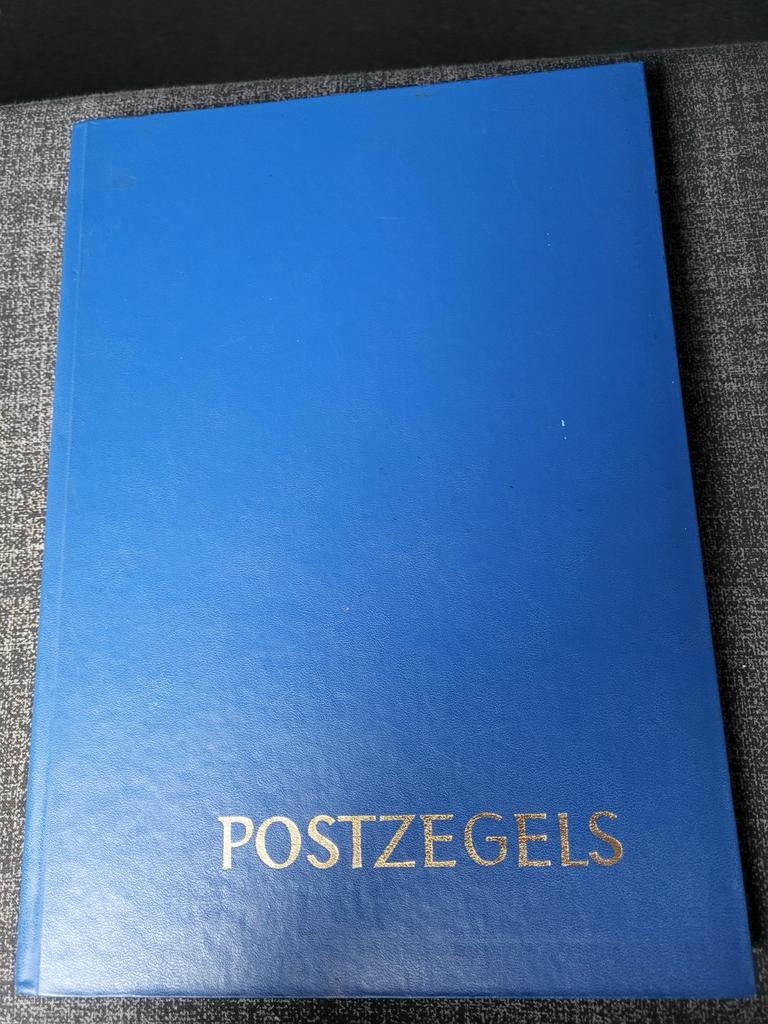 Postzegelalbum met diverse postzegels, Postzegels en Munten, Postzegels | Volle albums en Verzamelingen, Ophalen of Verzenden