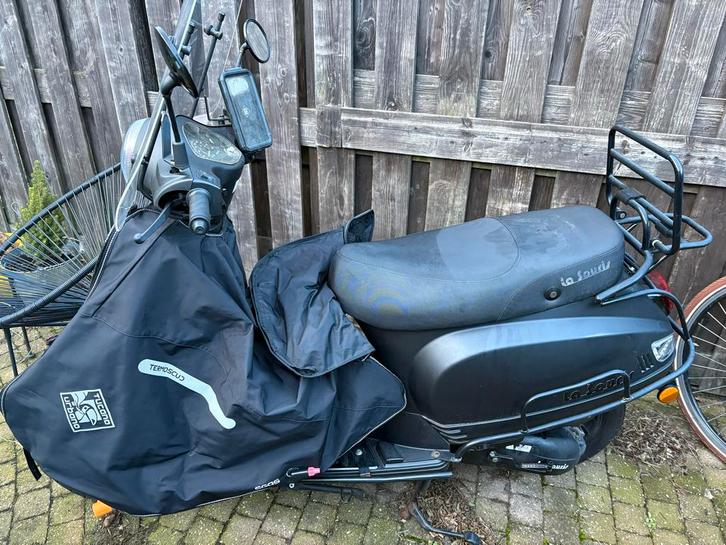 Sourini R Scooter - Gele Plaat, Volledig Uitgerust + 4 Helme, Fietsen en Brommers, Scooters | Overige merken, Zo goed als nieuw