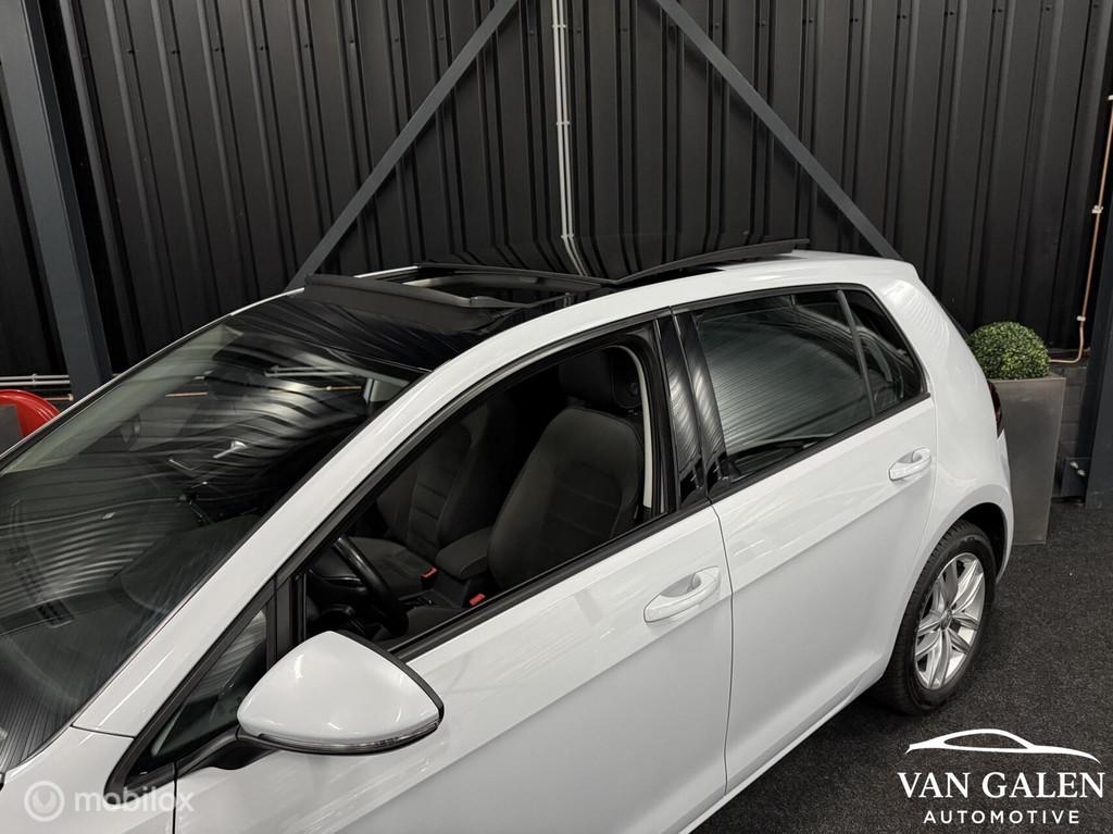 Volkswagen Golf 1.0 TSI Highline PANO|KEYLESS|LED|PARELMOER!, Auto's, 12 maanden, Gebruikt, 1137 kg, Wit