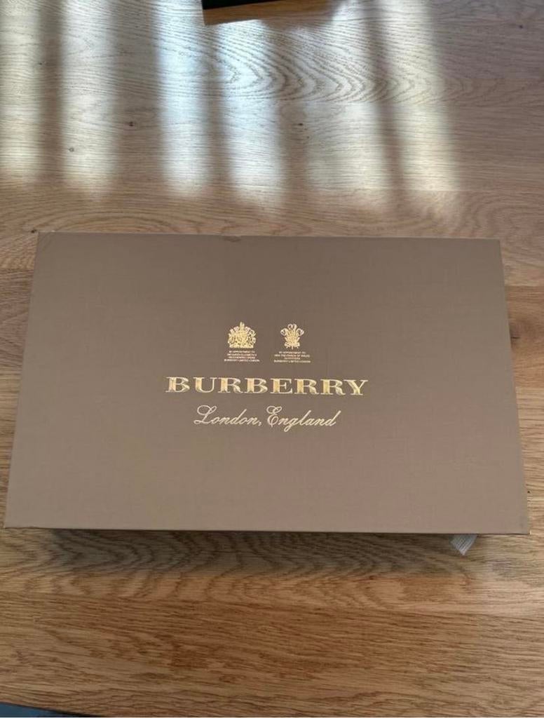 Nieuwe Burberry Sjaal - Klassiek Geruit Design, Ophalen of Verzenden, Nieuw, Sjaal
