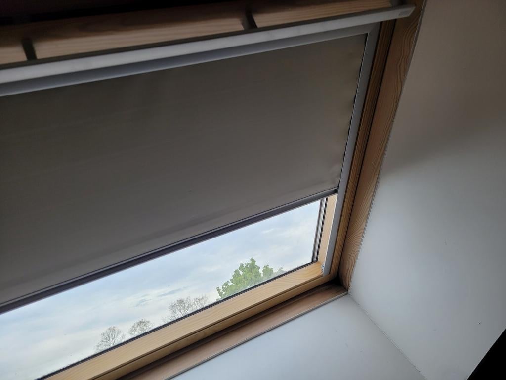 Velux verduisterend rolgordijn taupe GGL U04 118x74cm, Ophalen, Gebruikt, 100 tot 150 cm, Minder dan 100 cm