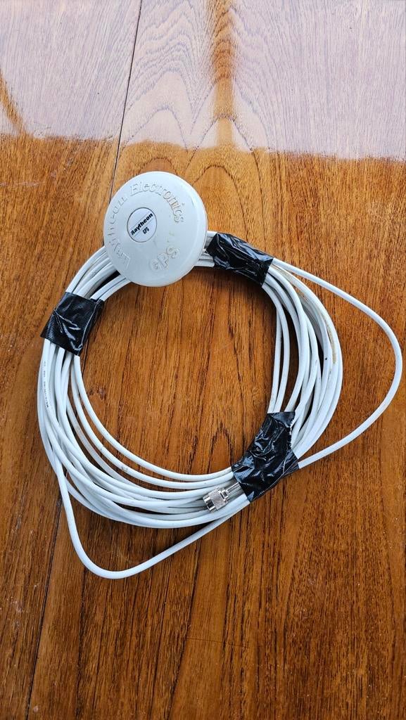 Raytheon / Raymarine GPS Antenne met aansluitkabel, Ophalen of Verzenden, Gebruikt, Gps of Kompas