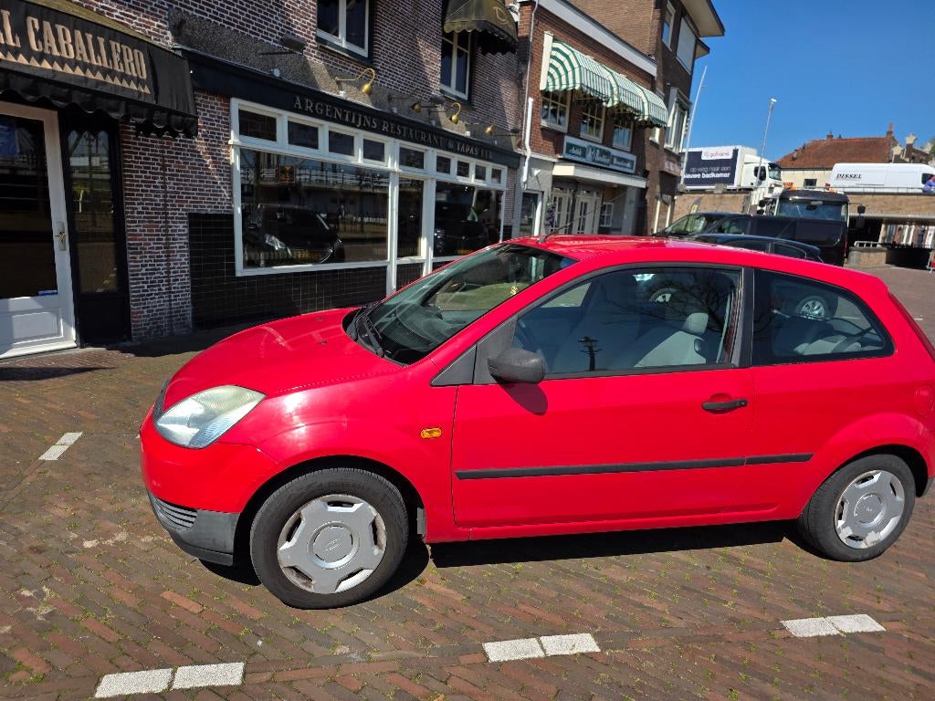 Ford Fiësta 1.25 16V 3DR 2003 Rood, Auto's, Ford, Voorwielaandrijving, Stof, 1242 cc, 4 cilinders