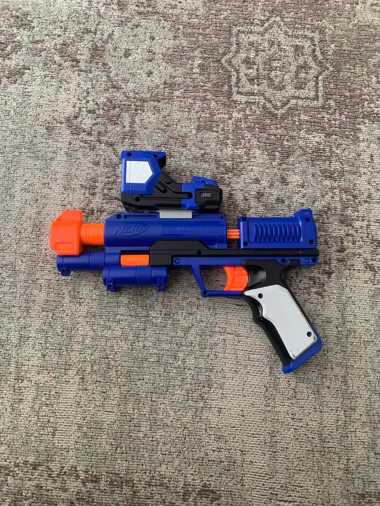 Blauwe Nerf Pistool met Scope en Laser, Kinderen en Baby's, Speelgoed | Buiten | Actiespeelgoed, Ophalen of Verzenden, Zo goed als nieuw