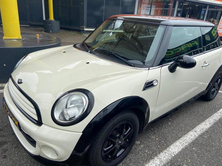 Mini (r56) 1.6 75pk 2011 Wit, Auto's, Mini, Particulier, Benzine, B, Hatchback, Handgeschakeld, Origineel Nederlands, Wit, Voorwielaandrijving