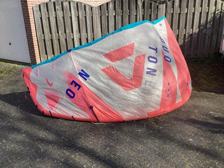 Duotone  Neo 7m 2024 - in prima staat, Watersport en Boten, Kitesurfen, Zo goed als nieuw, Kite, 7 m², Geen board, Ophalen of Verzenden