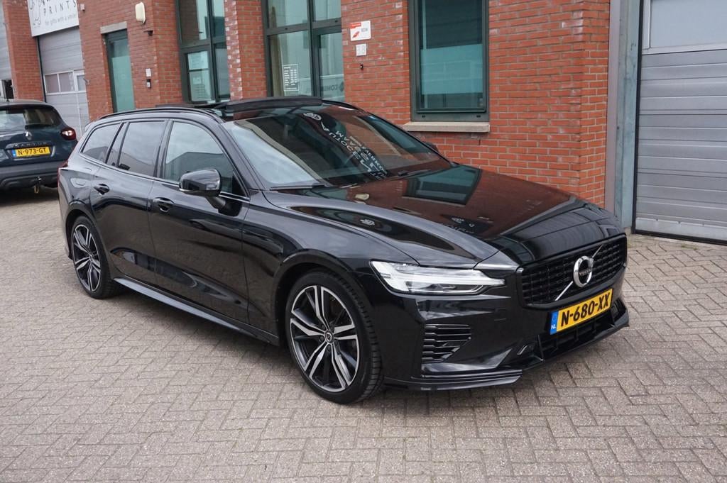 Volvo V60 2.0 T6 Recharge AWD R-Design 2022 PANO !, Automaat, Gebruikt, 4 cilinders, Zwart