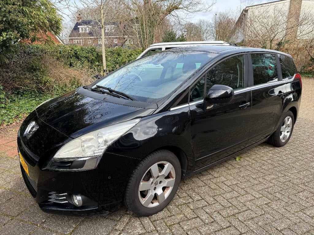 Ideale vakantie auto: Peugeot 5008 1.6 VTI 7PL 2010 Zwart, Auto's, Peugeot, Particulier, Airbags, Airconditioning, Bluetooth, Centrale vergrendeling