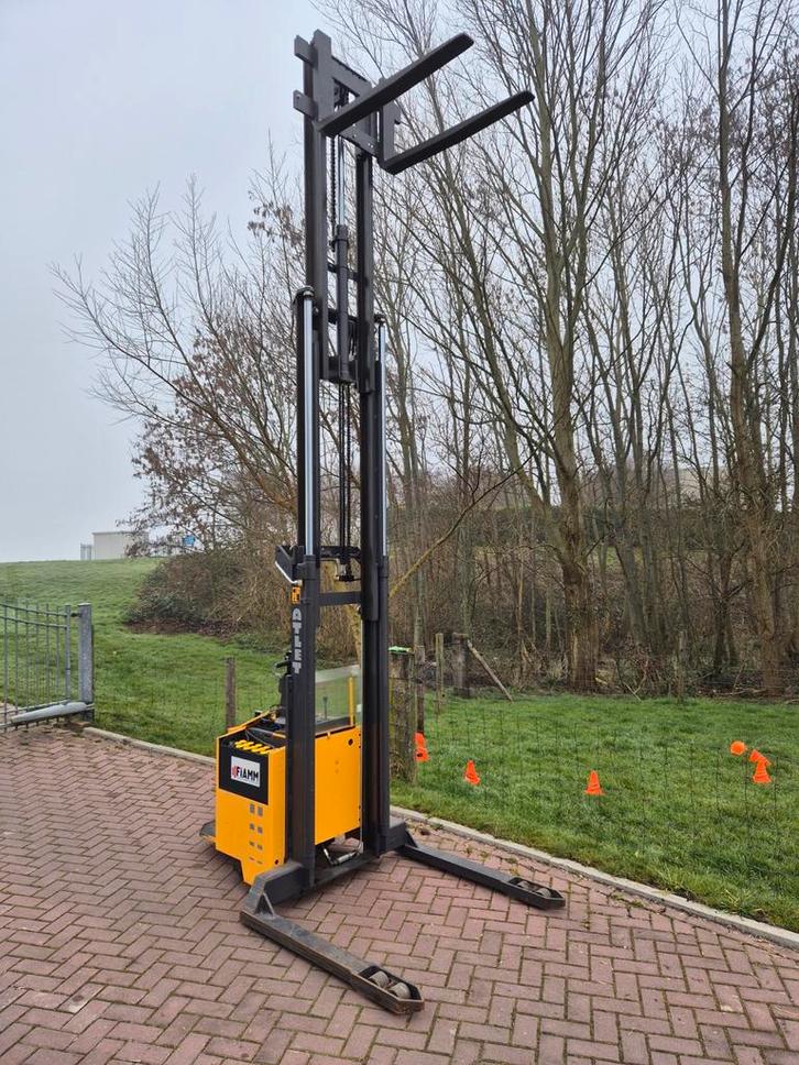 stapelaar atlet, Zakelijke goederen, Machines en Bouw | Heftrucks en Intern transport, Stapelaar, Elektrisch, 1000 tot 2000 kg