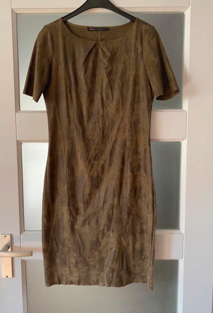 Steps jurk faux cuir / suèdine – maat S, Kleding | Dames, Jurken, Zo goed als nieuw, Maat 36 (S), Bruin, Onder de knie, Ophalen of Verzenden