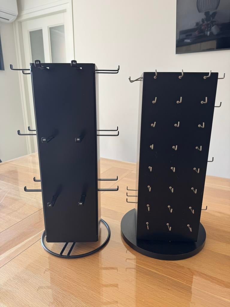 2 Draaibare Sieraden Rekjes - Zwart Metaal, Sieraden, Tassen en Uiterlijk, Overige Accessoires, Ophalen of Verzenden