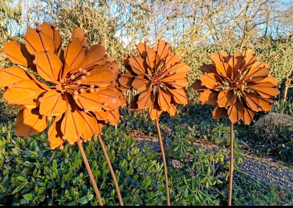 Set van 4 roest iris bloemen op tuinsteker - 25 cm, Tuin en Terras, Tuinbeelden, Ophalen of Verzenden, Nieuw, Metaal, Overige typen