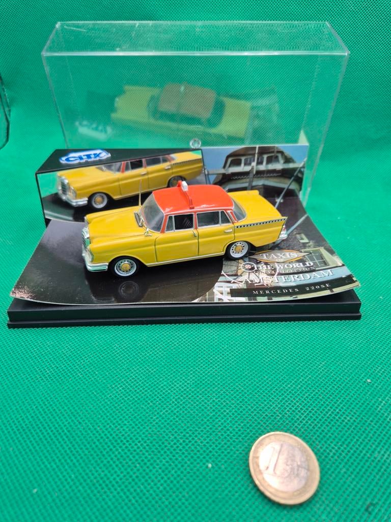 127 mercedes benz 220se taxi 1/43 vitesse, Hobby en Vrije tijd, Modelauto's | 1:43, Ophalen of Verzenden, Zo goed als nieuw, Auto