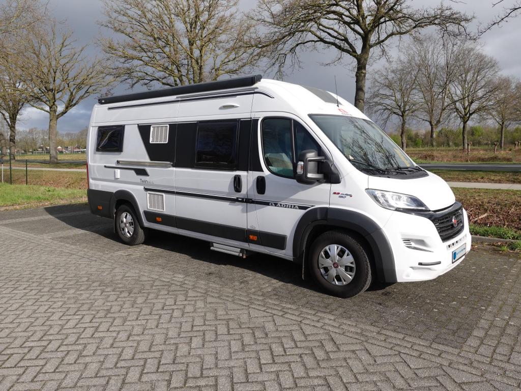 Adria Twin 640 SL, Caravans en Kamperen, Campers, Chemisch toilet, Buscamper of Camperbus, Ringverwarming, Fiat