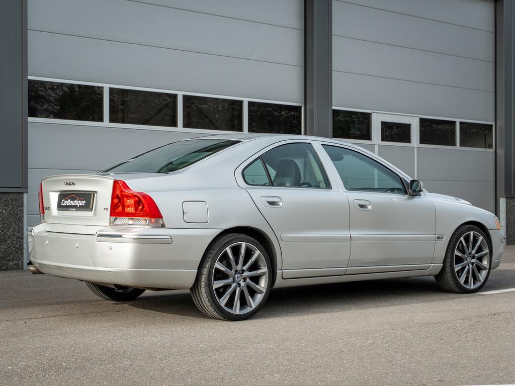 Volvo S60 2.4 T5 Momentum I Leer I Stoelverwarming I, Auto's, Volvo, Voorwielaandrijving, Open dak, Gebruikt, Zwart