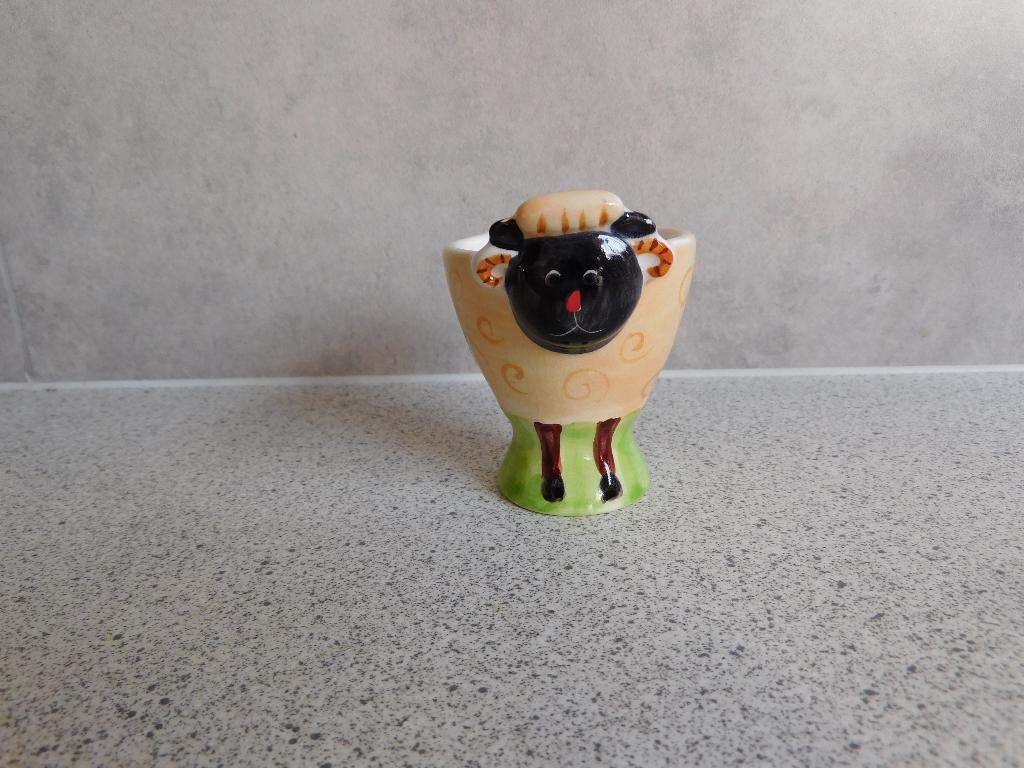 Eierdop Zwart Schaap Handpainted, Keramiek, Ophalen of Verzenden, Zo goed als nieuw, Overige stijlen