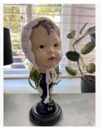 Pop meisjes hoofd op standaard met antiek mutsje, Nieuw, Ophalen of Verzenden, X, Pop