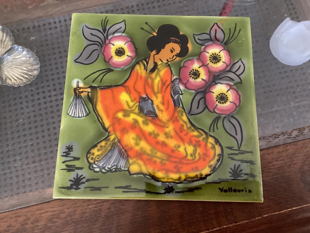 Geisha polychrome // tegel 15 cm  gemerkt, Ophalen of Verzenden