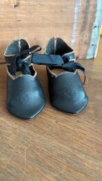 Antieke leren poppenschoentjes gemerkt R.S, Antiek en Kunst, Antiek | Speelgoed, Ophalen of Verzenden