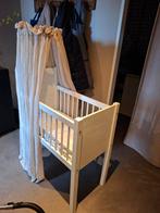 Wit wiegje incl matrasje + hemeltje, Kinderen en Baby's, Ophalen of Verzenden, Zo goed als nieuw, Wieg
