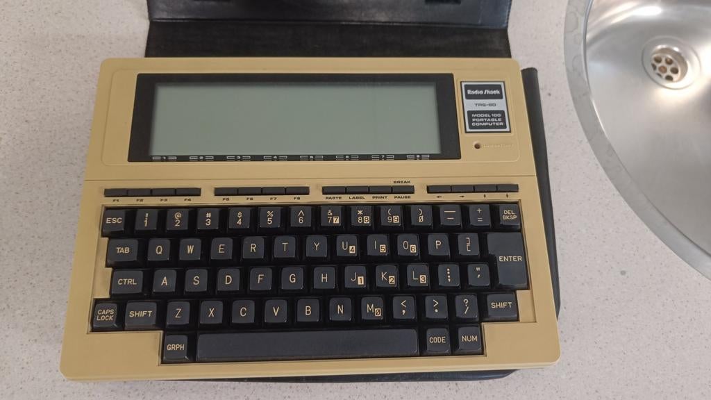 TRS-80 Model 100 Portable Computer + originele hoes, Ophalen, Tandy Radio Shack