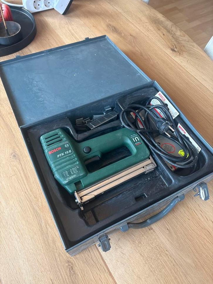 Bosch PTK 19 E tacker in koffer - Werkt perfect!, Doe-het-zelf en Verbouw, Gereedschap | Handgereedschap, Gebruikt, Ophalen of Verzenden