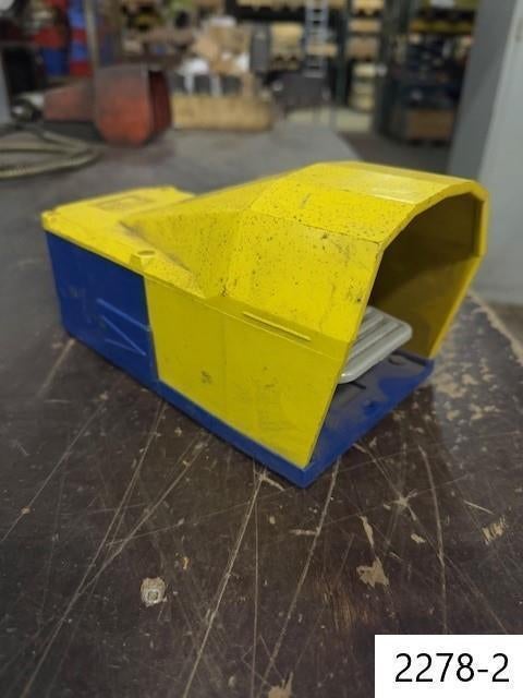 2278. Voetpedaal / Voetschakelaar / pedaal / pedalen, Auto diversen, Ophalen