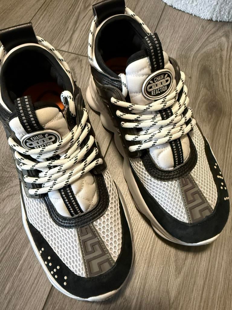 Versace sneakers maat 38, Kleding | Dames, Schoenen, Ophalen of Verzenden, Zo goed als nieuw, Zwart, Sneakers of Gympen