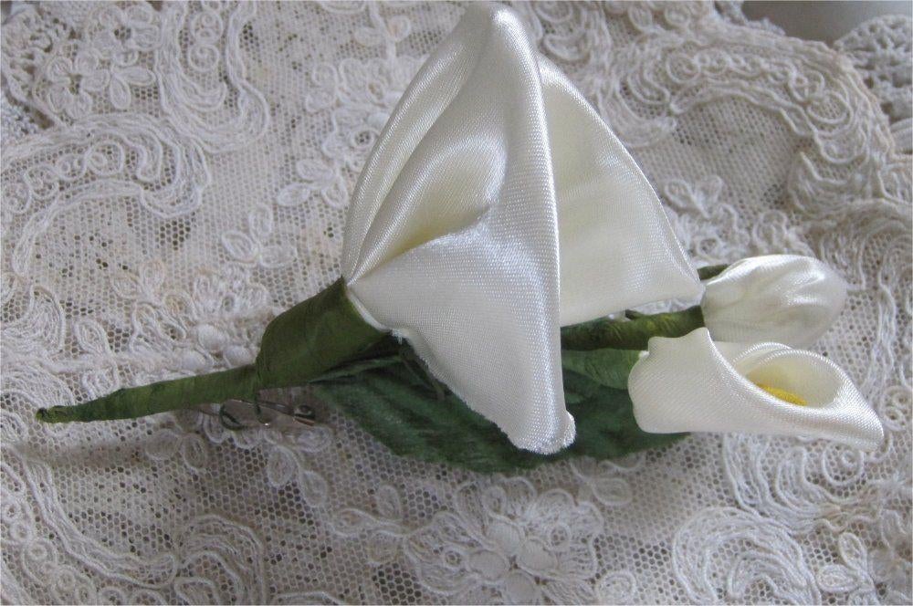 Antieke corsage van zijden bloemen, Antiek en Kunst, Ophalen of Verzenden