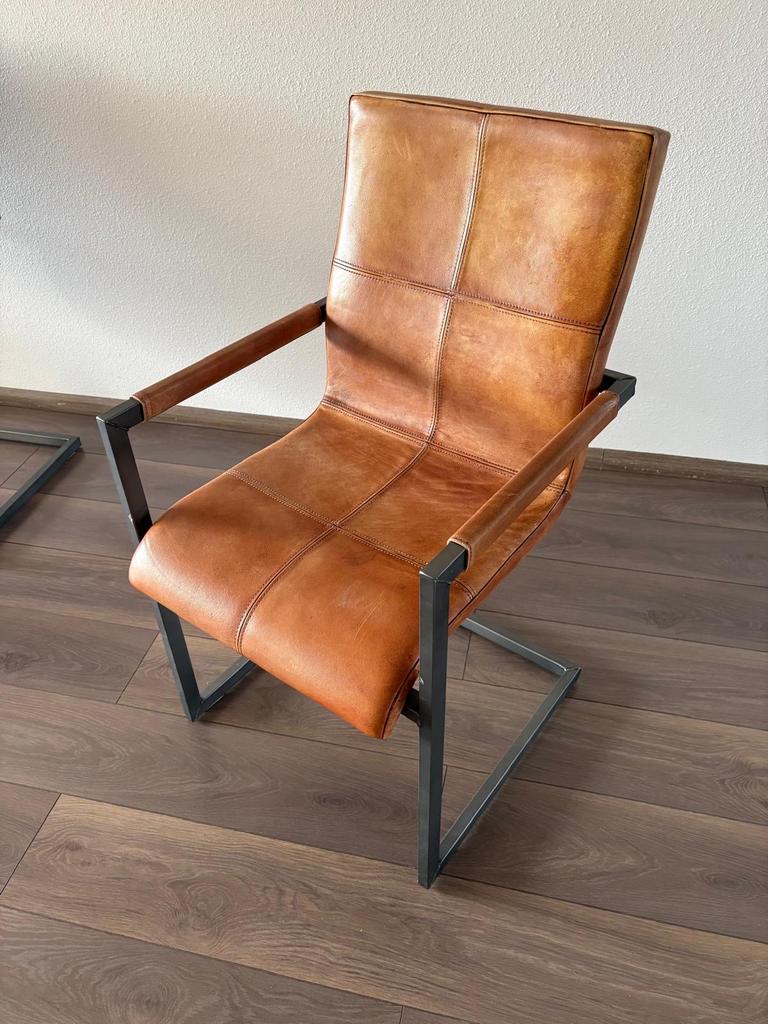 Twee zo goed als nieuwe eettafel stoelen, Ophalen, Twee, Bruin, Leer