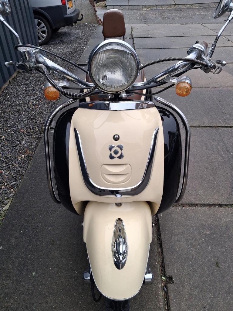 Snorscooter in nieuwstaat!! LAGEN KM STAND, Fietsen en Brommers, Scooters | SYM, Ophalen of Verzenden, Zo goed als nieuw, Benzine