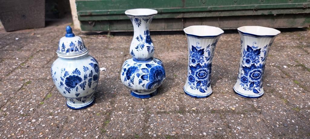 Delfts Blauw vazen en pot met deksel, Ophalen