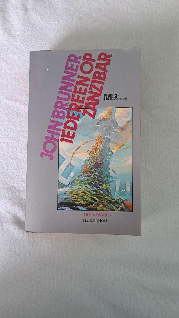 Iedereen op Zanzibar - John Brunner, Boeken, Ophalen of Verzenden, Gelezen, John Brunner