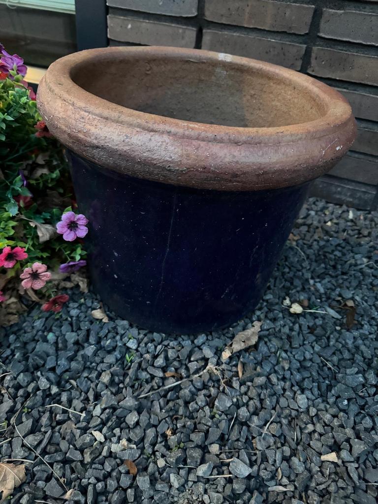 Grote blauwe bloempot met terracotta rand, Tuin en Terras, 25 tot 40 cm, Gebruikt, Rond, Binnen