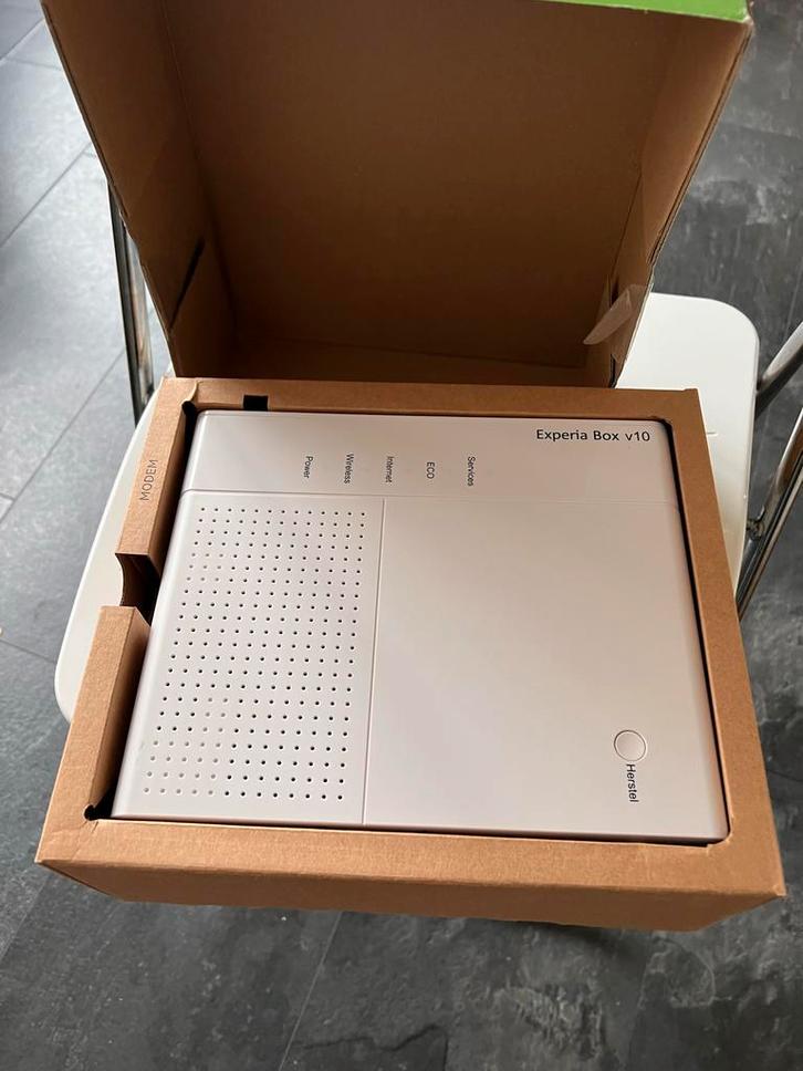 KPN Experia Box V10 Modem/Router, Computers en Software, Routers en Modems, Zo goed als nieuw, Router met modem, Ophalen of Verzenden