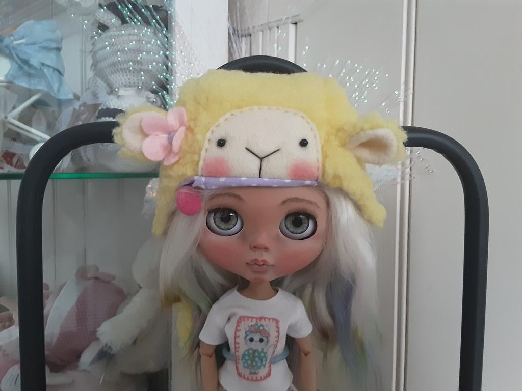 Blythe LaLaTroop mutsje, Ophalen of Verzenden, Zo goed als nieuw, Kleertjes