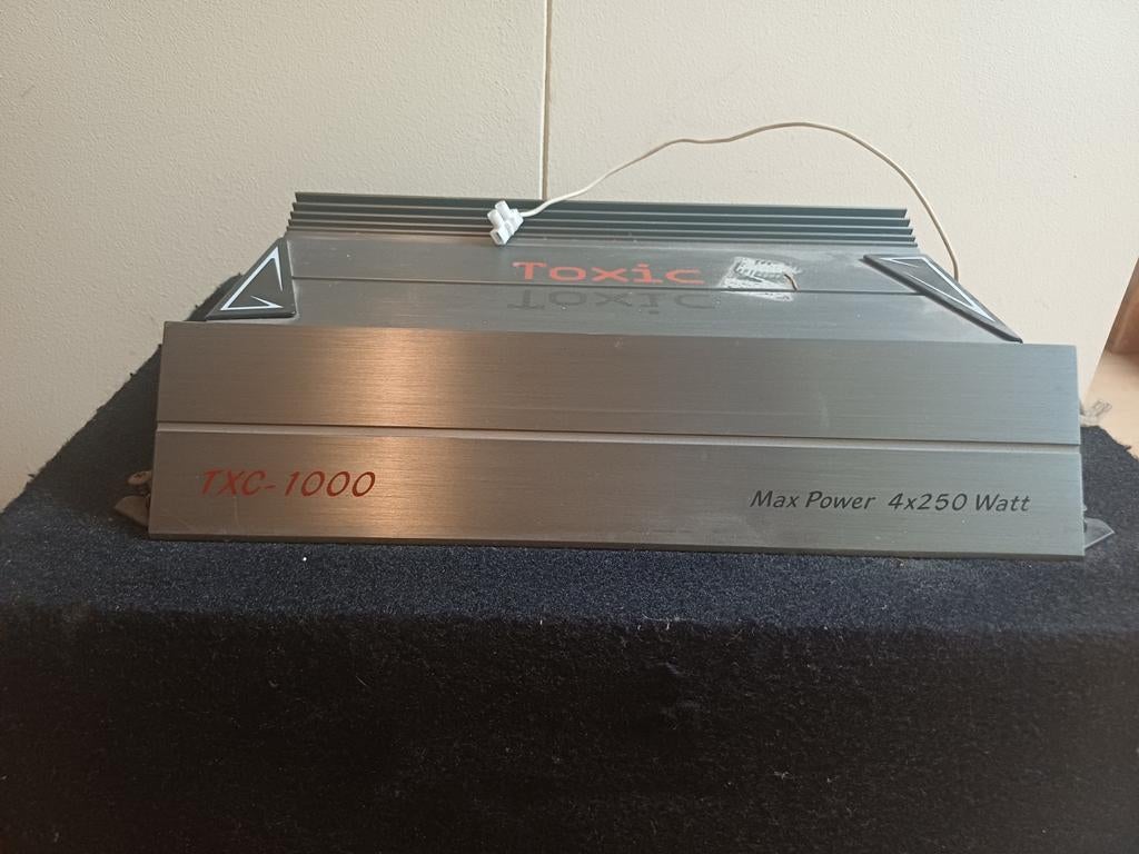 Toxic TXC-1000 versterker met Raveland subwoofer, Auto diversen, Ophalen