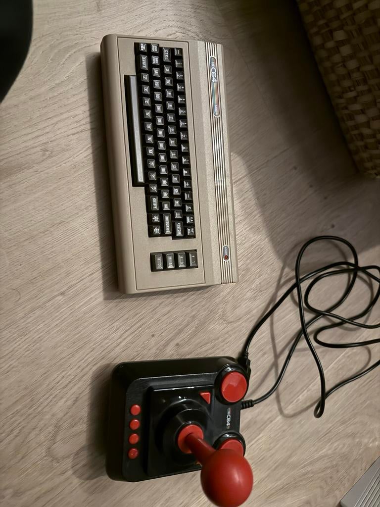The C64 Mini met joystick, Ophalen of Verzenden, Gebruikt, Overige genres