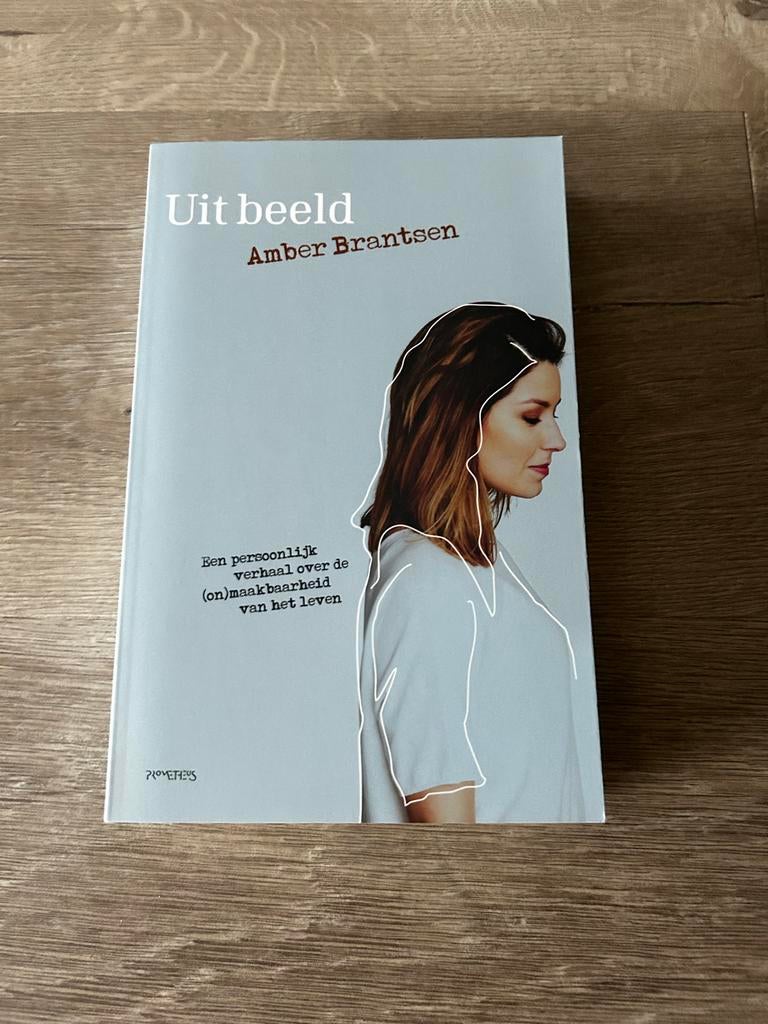 Uit beeld - Amber Brantsen, Ophalen of Verzenden, Zo goed als nieuw, Overige